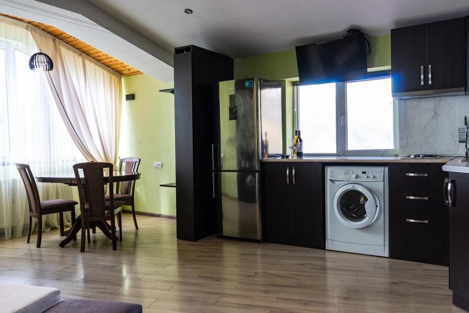 Kitchen or kitchenette, Seating area