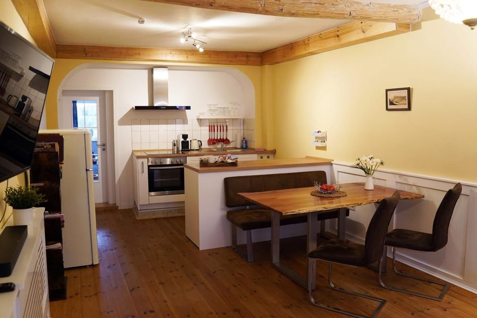 Property building, Kitchen or kitchenette, Living room