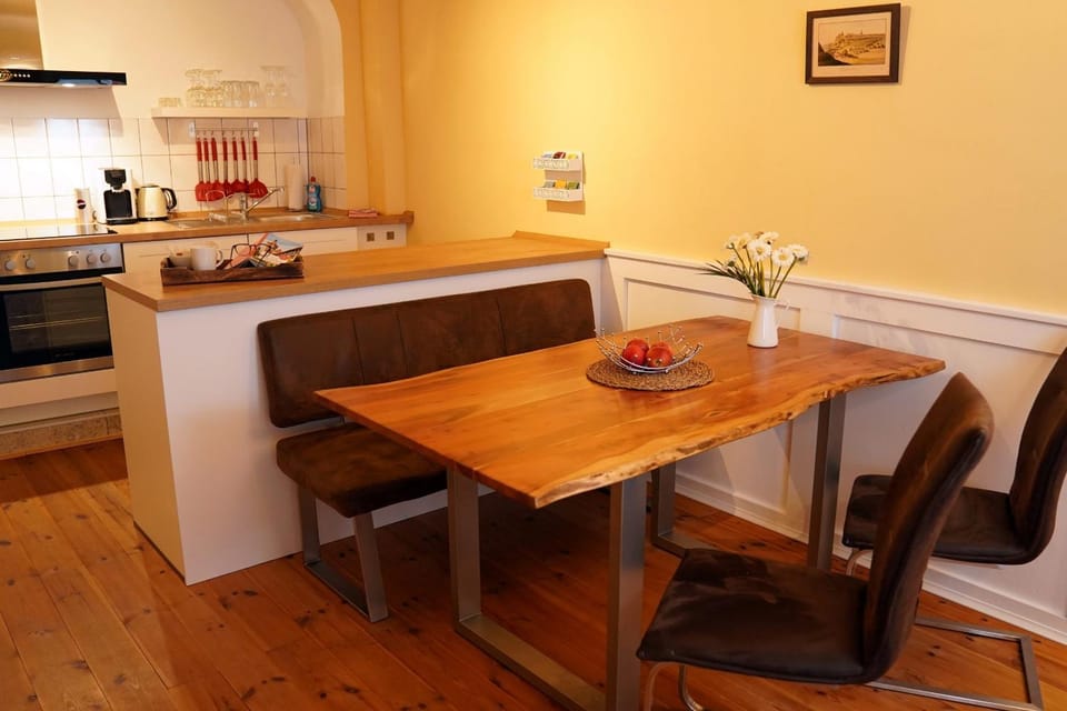 Property building, Kitchen or kitchenette, Living room