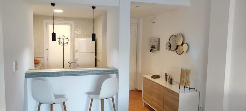 Kitchen or kitchenette, Lounge or bar