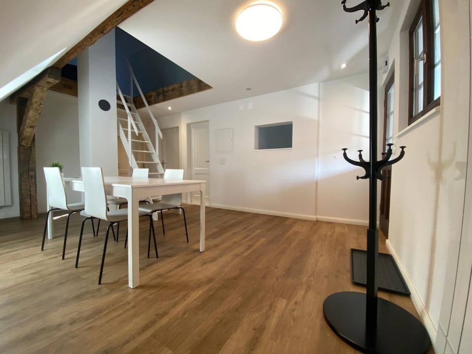 Facade/entrance, Dining area