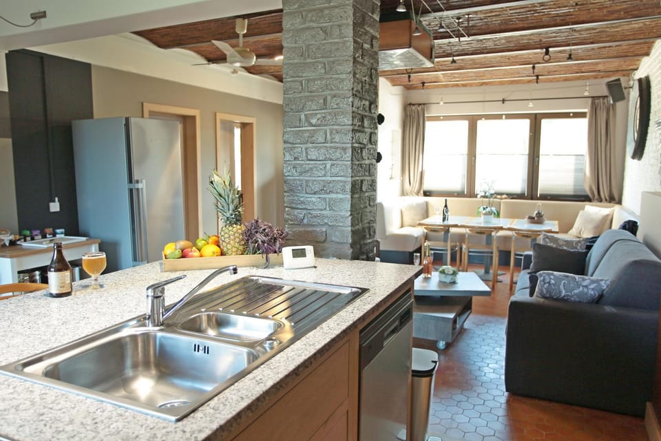 Restaurant/places to eat, Kitchen or kitchenette, Kitchen or kitchenette