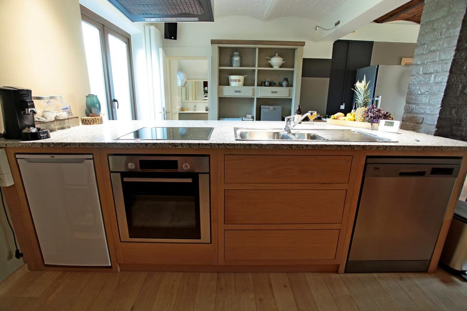 Kitchen or kitchenette, Kitchen or kitchenette