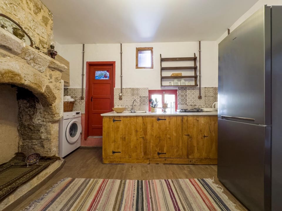 Fatma Hanoum Old Town Apartment in Rhodes