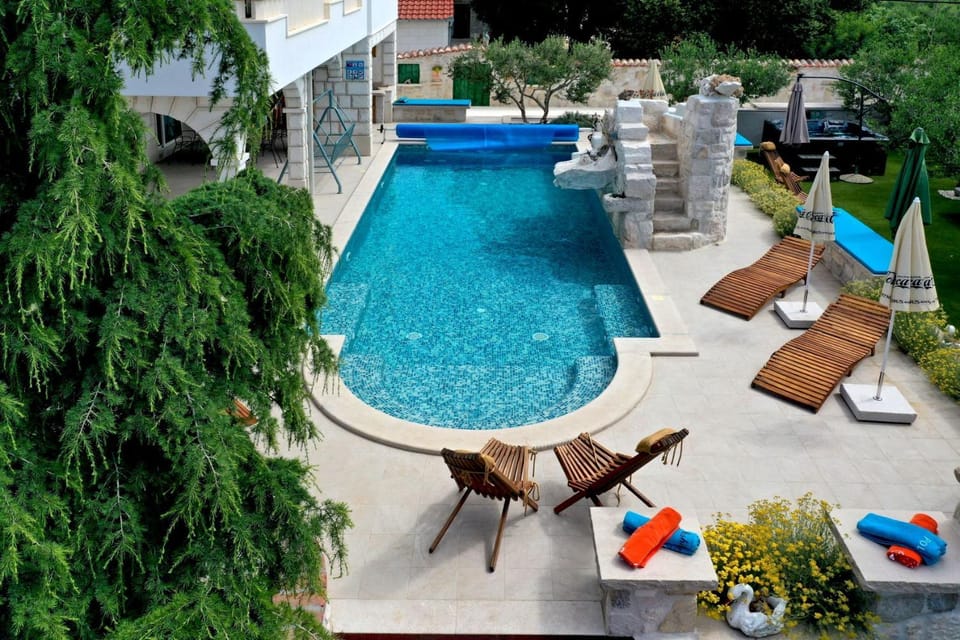 Day, Pool view, Swimming pool, sunbed
