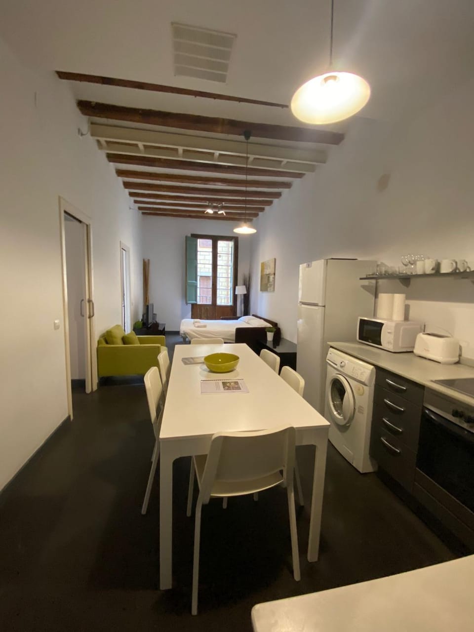 Kitchen or kitchenette, Dining area