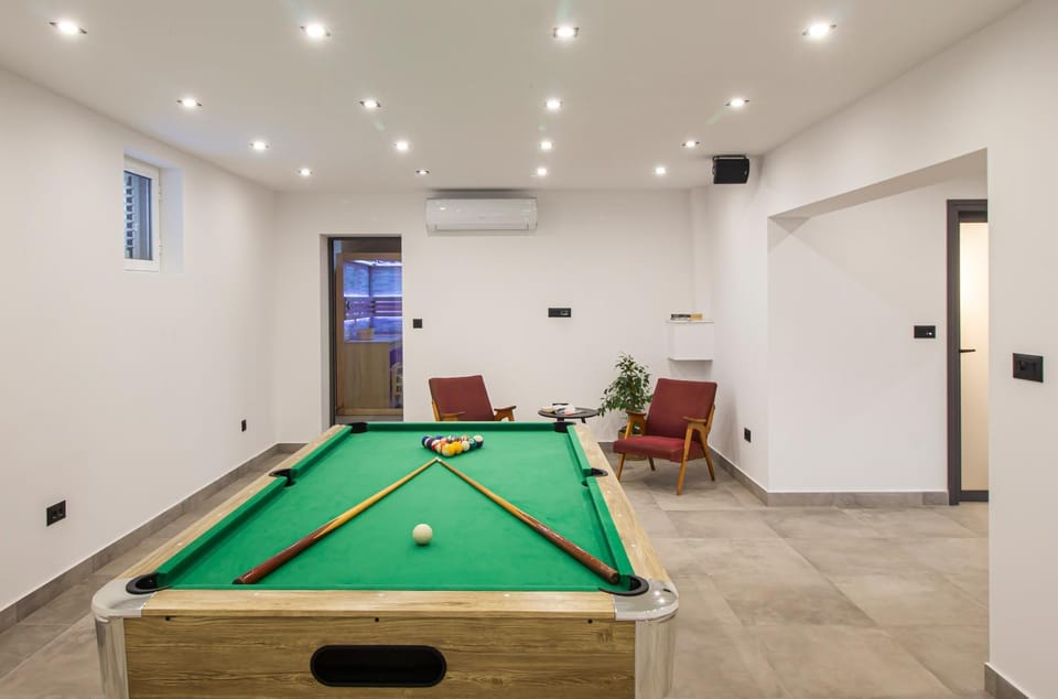 Villa Ume - heated pool, sauna, volleyball court House in Split-Dalmatia County