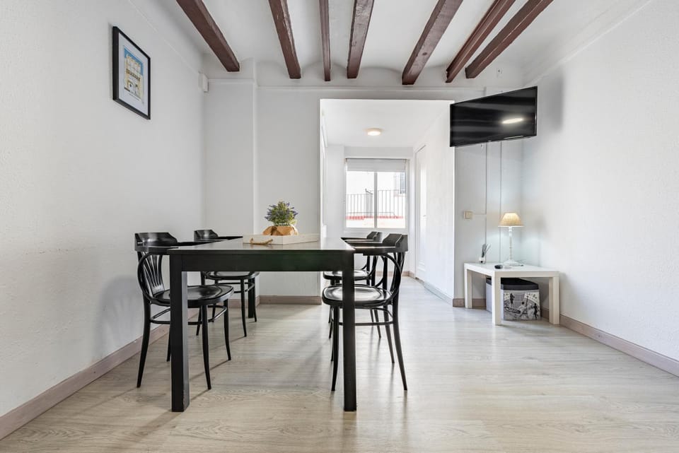 TV and multimedia, Living room, Seating area, Dining area