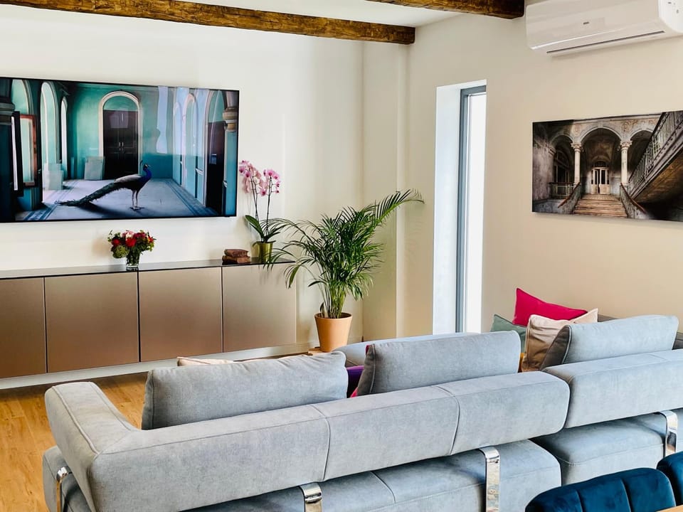 TV and multimedia, Living room, Seating area