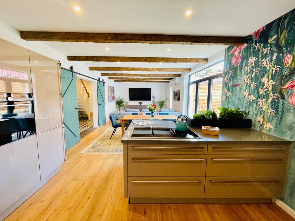 Kitchen or kitchenette, kitchen