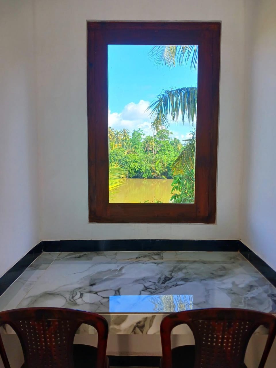River Side Holiday Inn Bed and Breakfast in Southern Province