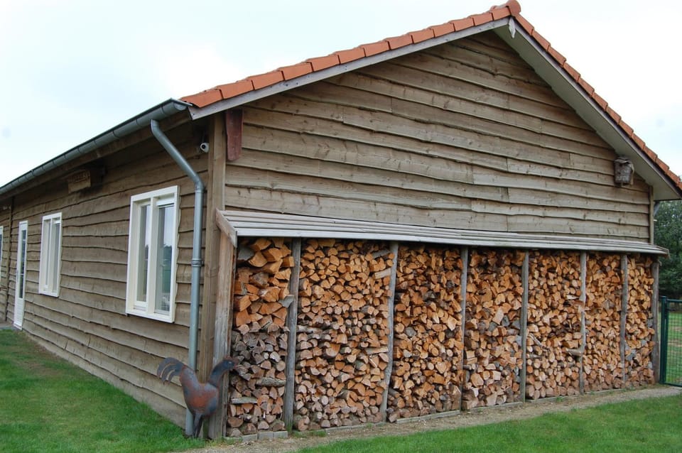 Massage, Sauna, Solarium, Steam room, Spa and wellness centre/facilities