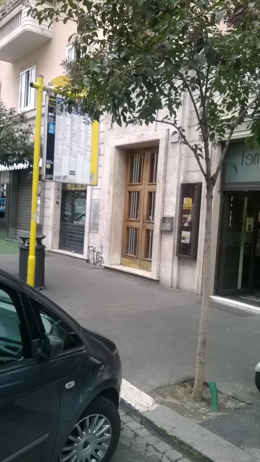 Facade/entrance