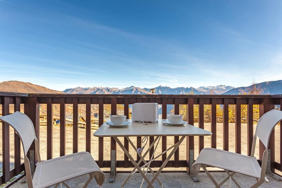 Balcony/Terrace, Mountain view