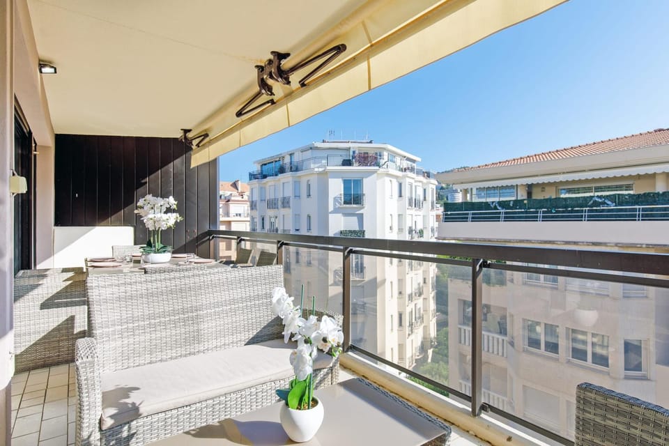 Carlton area XXL luxe 1 bed with large terrace Apartment in Cannes