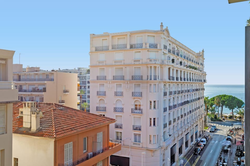 Carlton area XXL luxe 1 bed with large terrace Apartment in Cannes