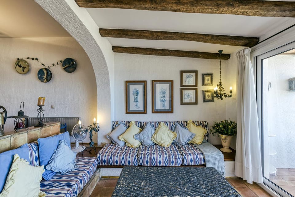 Property building, Living room