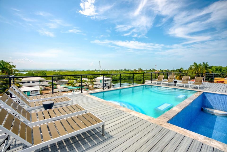 Sunset Gecko - Beachfront Condo Complex In Placencia Village Apartment in Placencia