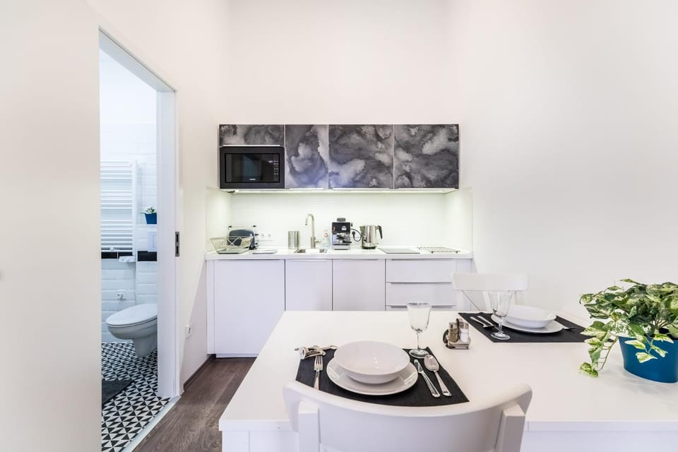 Coffee/tea facilities, Kitchen or kitchenette, Dining area