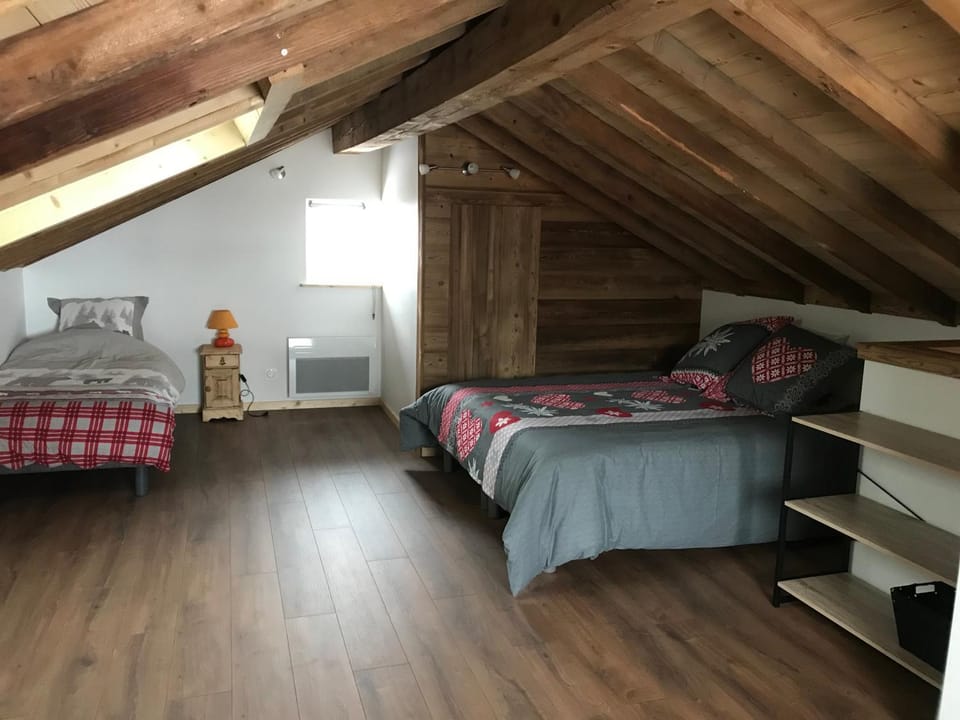 Bed, Photo of the whole room, Bedroom