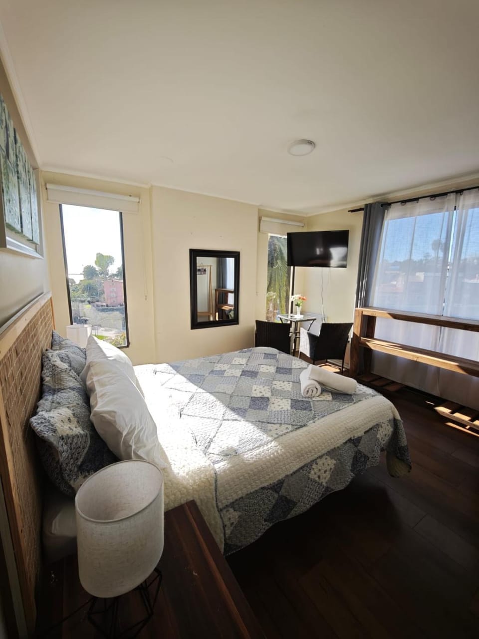 Bed, Day, TV and multimedia, Photo of the whole room, Seating area, Bedroom, Sea view, Sunset, towels