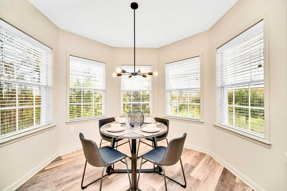 Seating area, Dining area