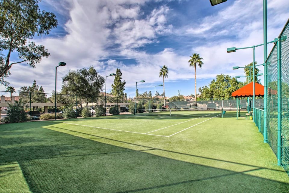 Balcony + Resort Perks: Bright Scottsdale Getaway! House in Scottsdale