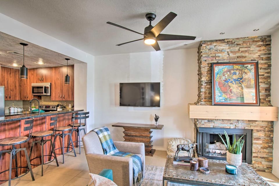 Balcony + Resort Perks: Bright Scottsdale Getaway! House in Scottsdale