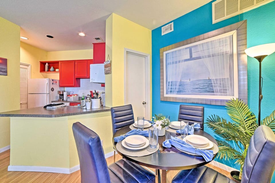 Corpus Christi Resort Condo - Walk to Beach! House in North Padre Island