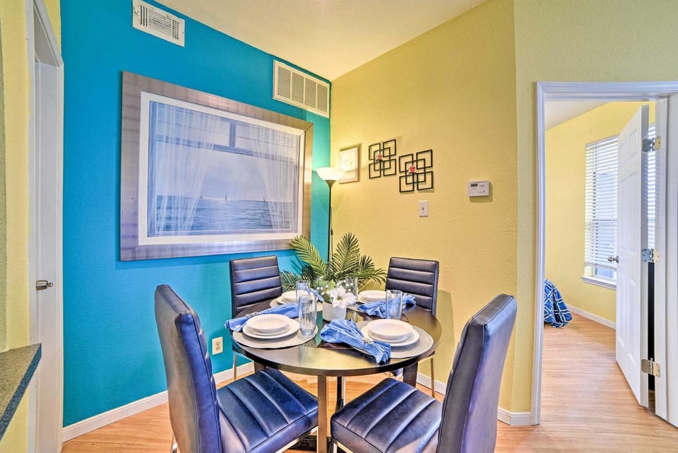 Corpus Christi Resort Condo - Walk to Beach! House in North Padre Island