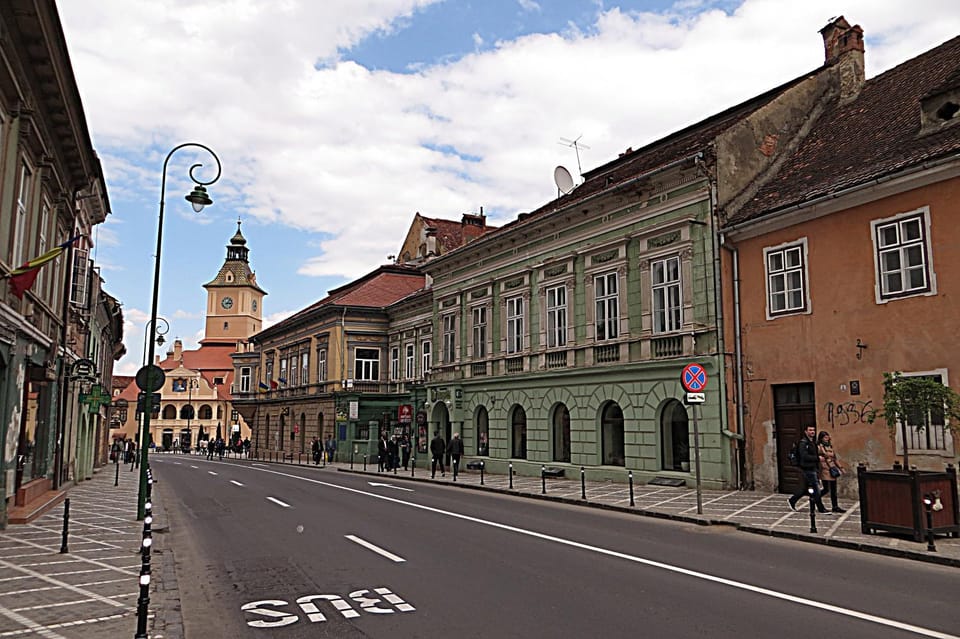Day, Neighbourhood, City view, Landmark view, Street view, Location