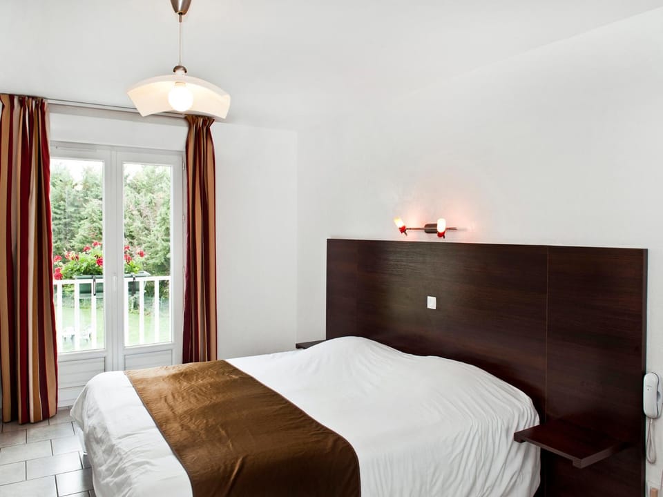 Day, Photo of the whole room, Bedroom