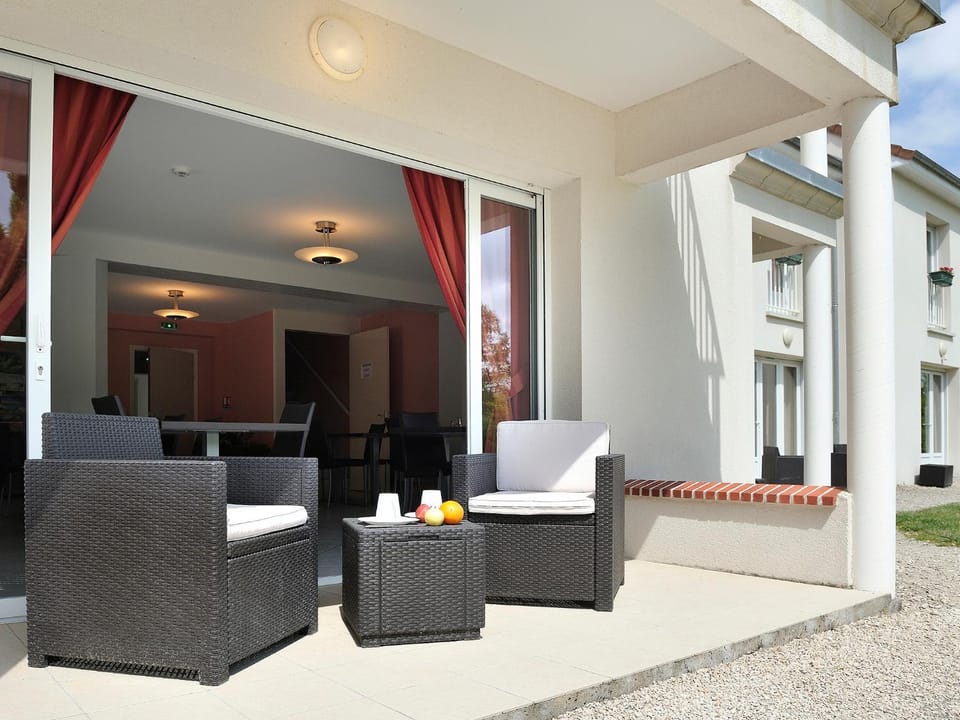 Patio, Day, Balcony/Terrace
