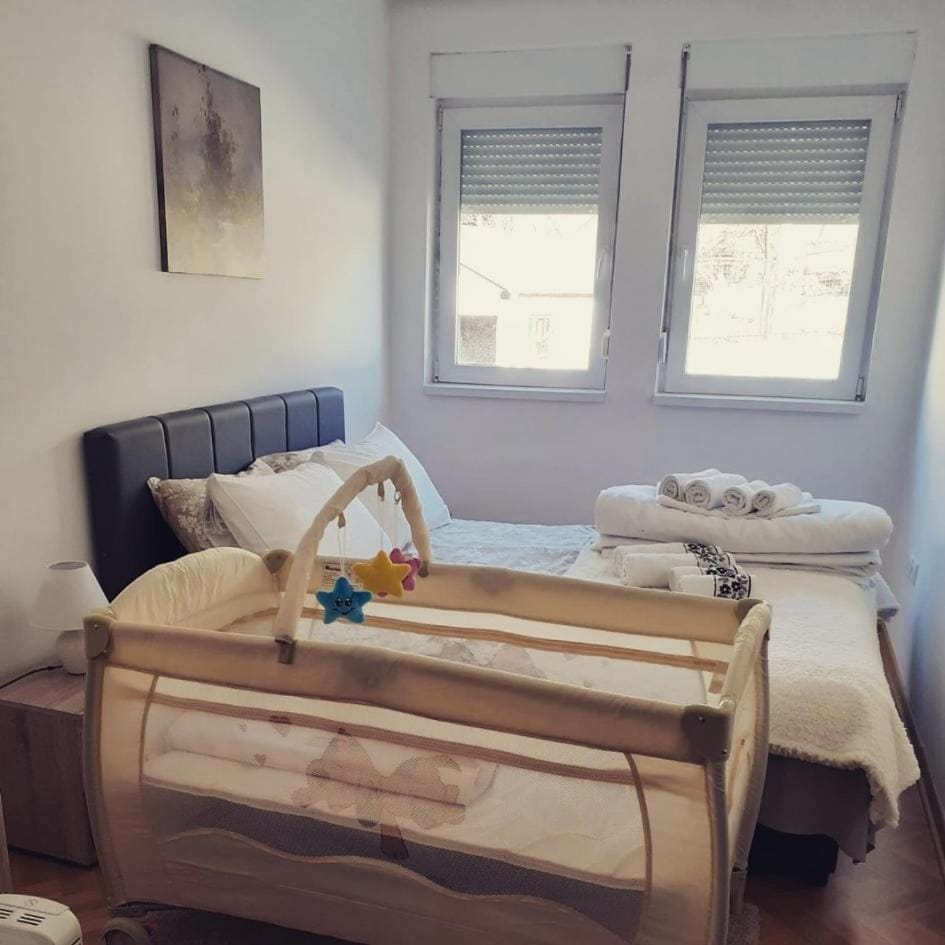 Bed, Bedroom, cot