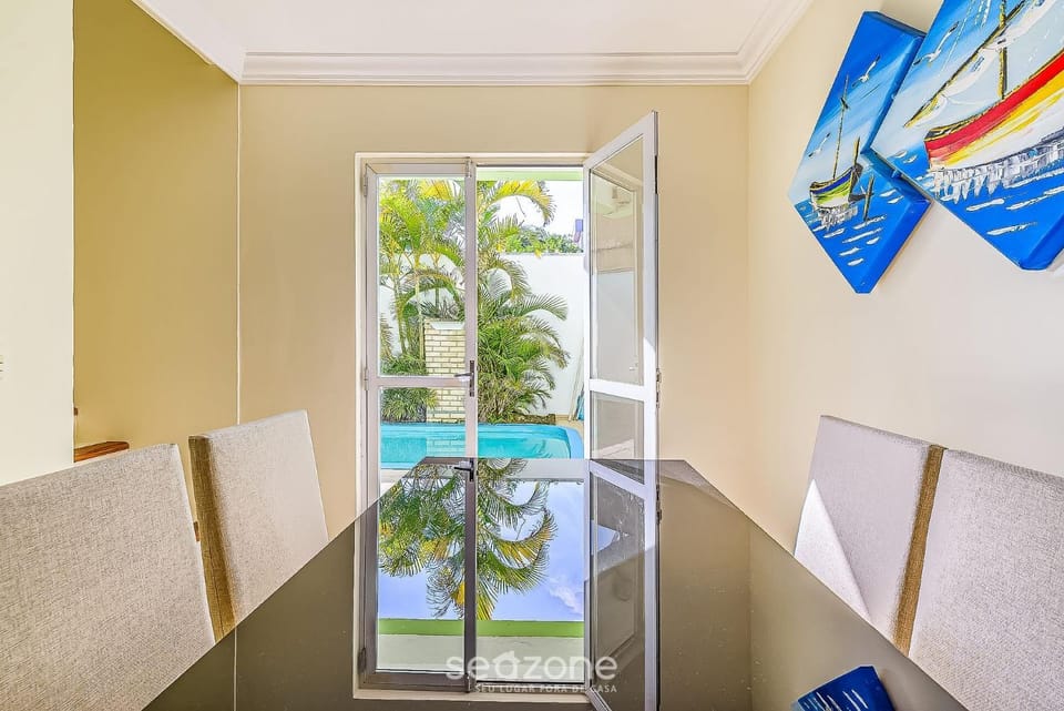 Dining area, Pool view
