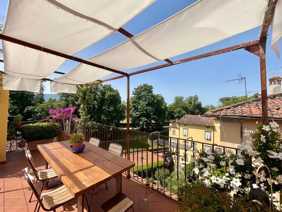 Property building, Balcony/Terrace, Living room