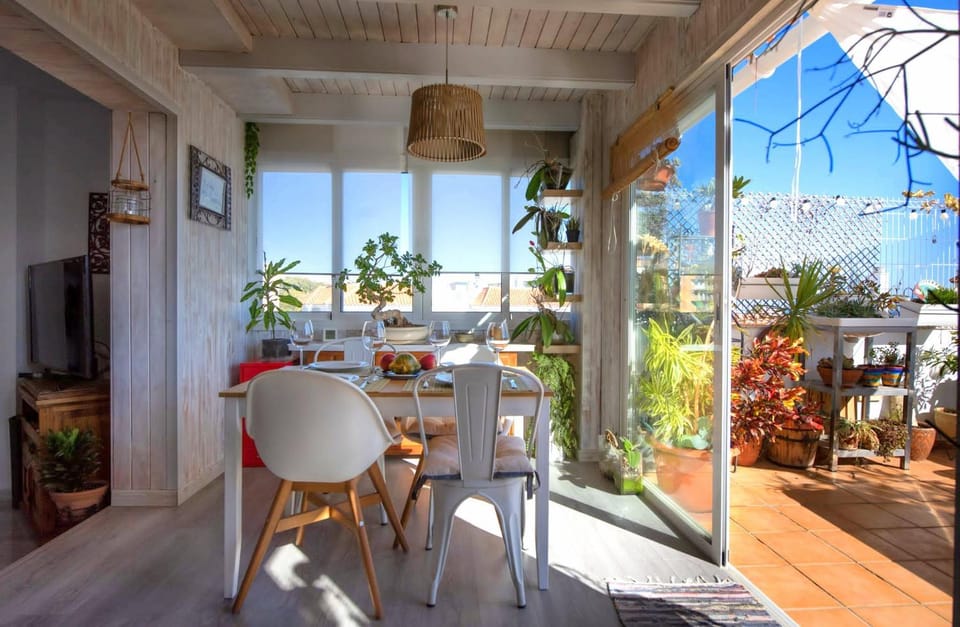 Off site, Balcony/Terrace, Dining area, Food