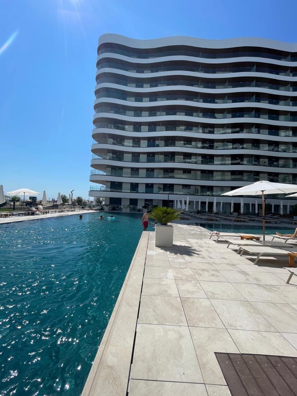 Property building, Day, Pool view, Swimming pool, sunbed