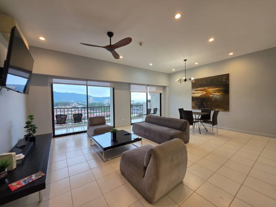 Jaco Bay Condo 2BR Pool, beach steps and Security House in Jaco