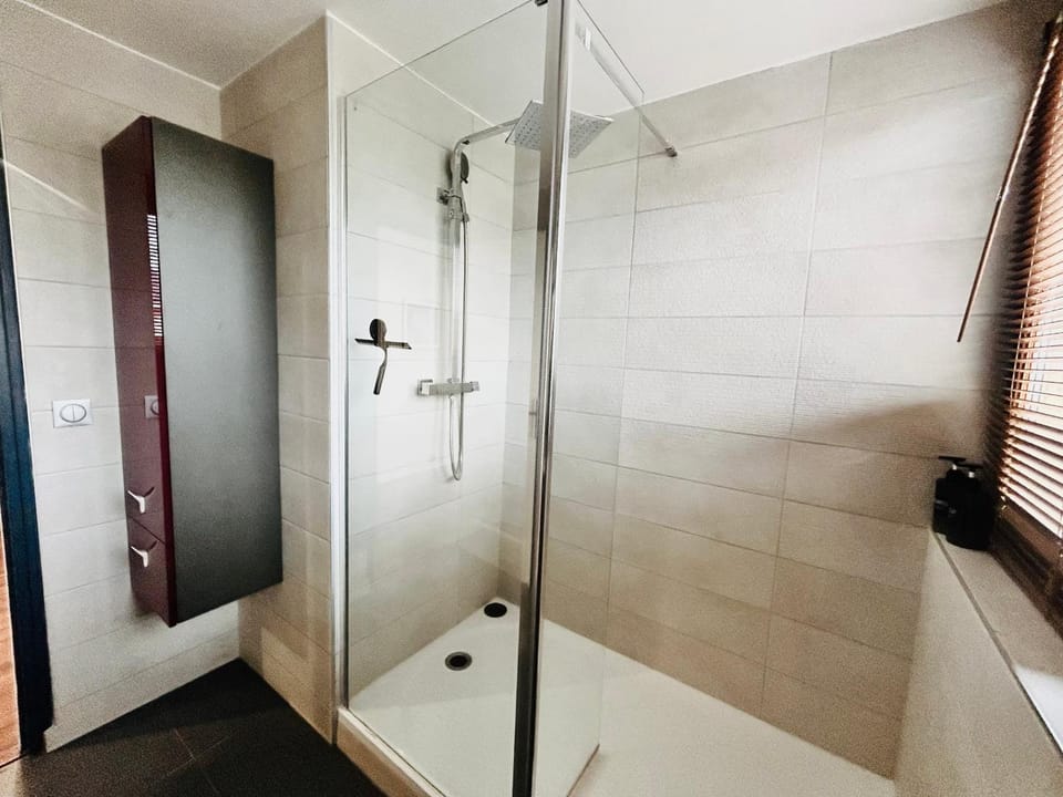 LE CARDINAL, appartement avec parking privé, gare, centre ville, Apartment in Annecy