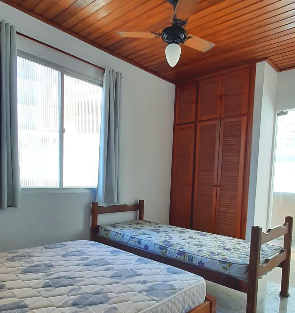 Bed, Photo of the whole room, Bedroom, fireplace, wardrobe