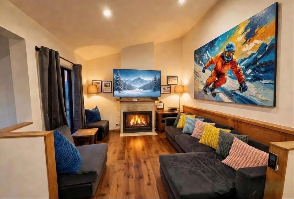 Communal lounge/ TV room, TV and multimedia, Living room, Seating area, Evening entertainment