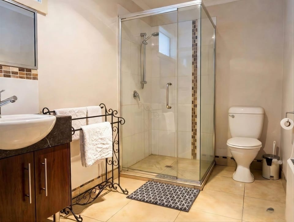 Shower, Toilet, Bathroom, towels