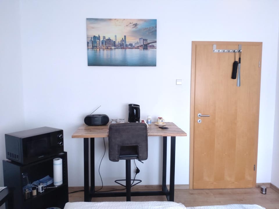 Photo of the whole room, Food