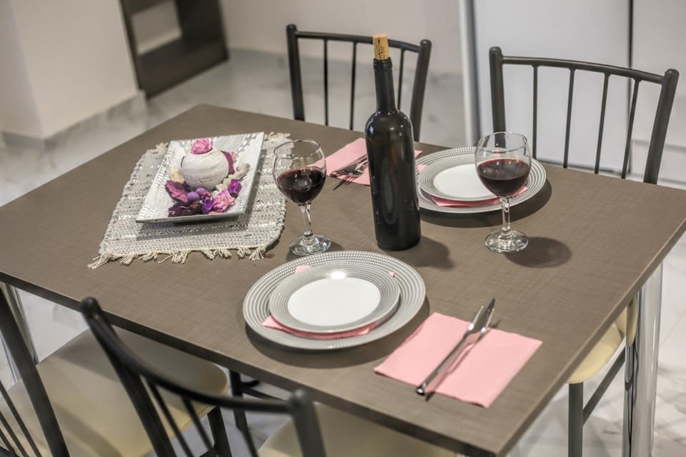 Food and drinks, Dining area, Food, Drinks, Alcoholic drinks