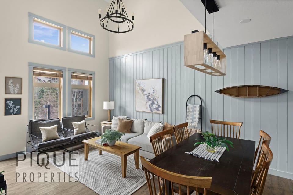 Alpine Loft with Pool, Hot Tub & Mountain Views Apartment in Canmore