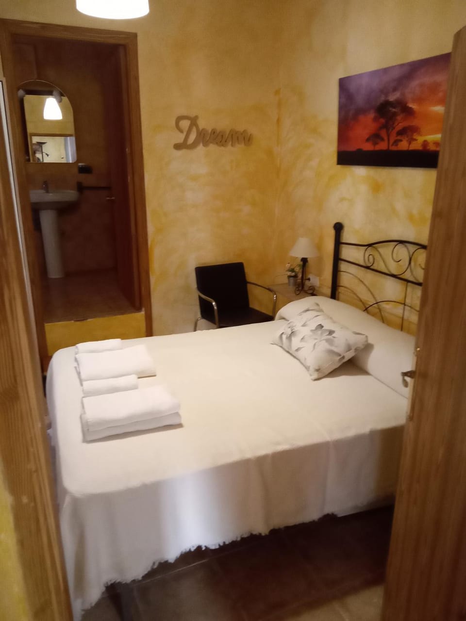 Bed, Photo of the whole room, Bedroom, towels