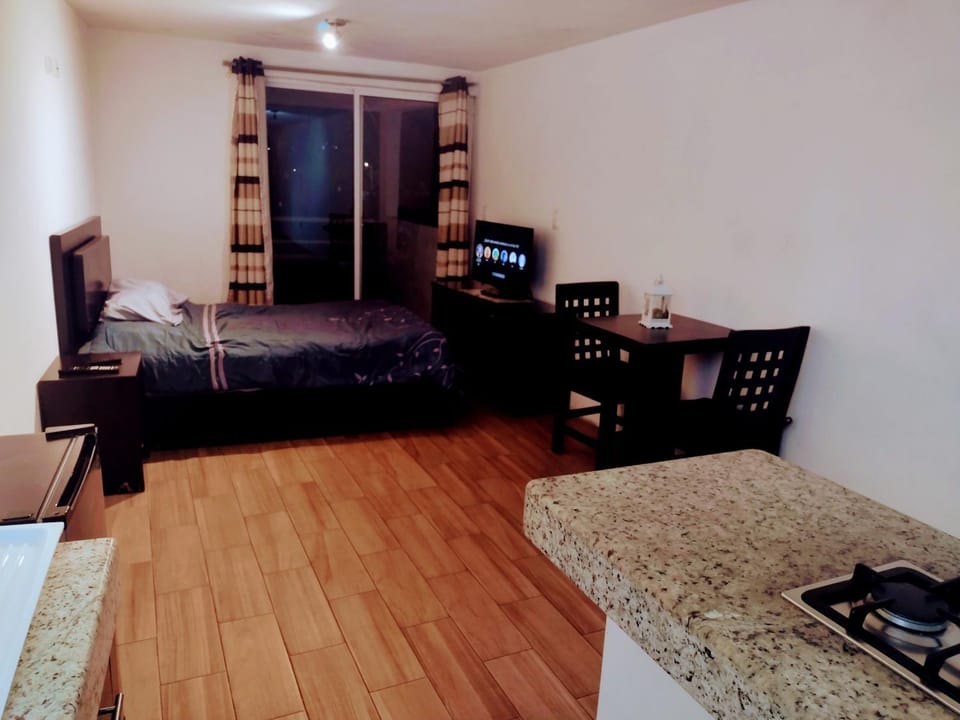 TV and multimedia, Seating area, Bedroom