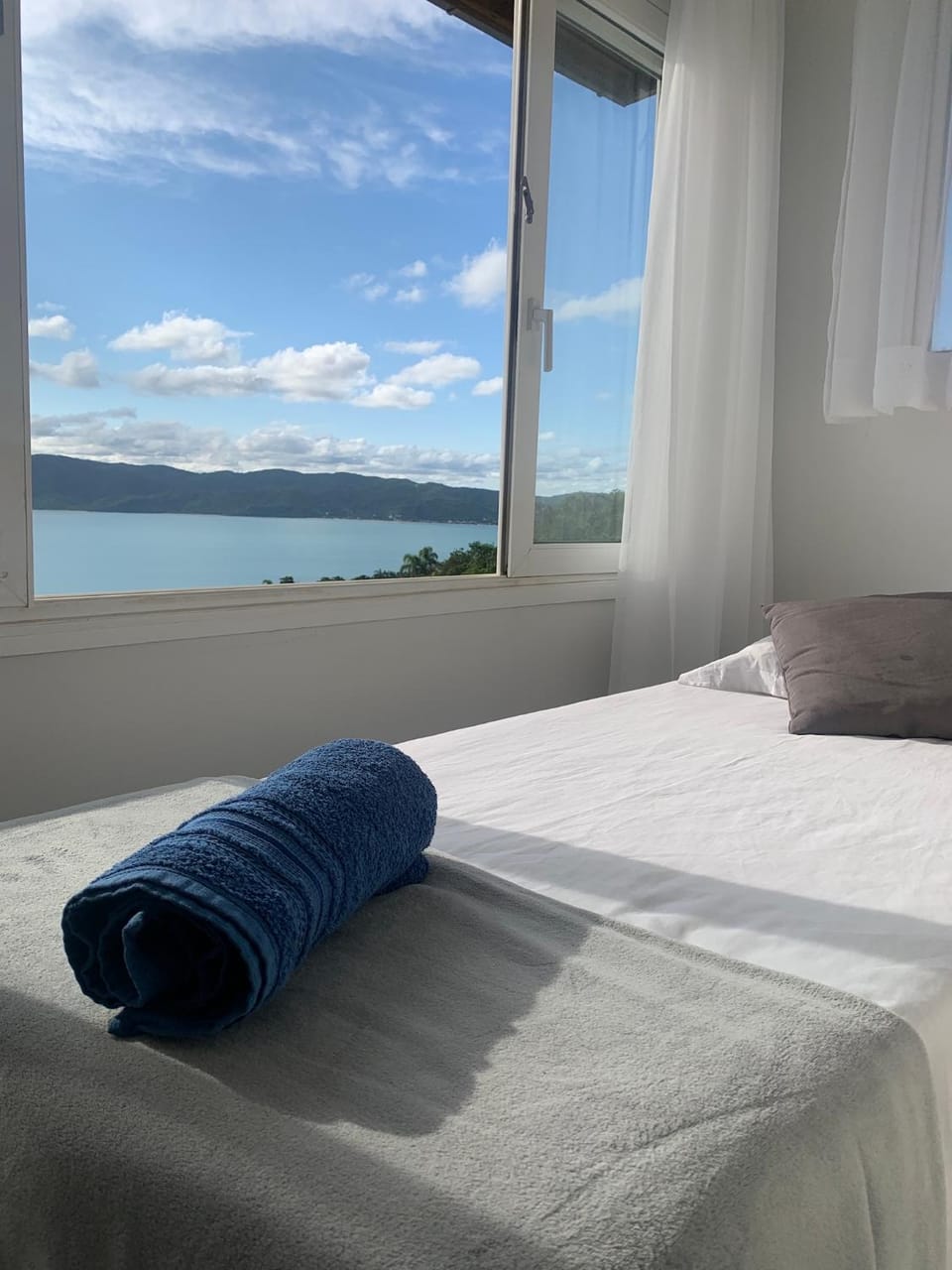 Bed, Natural landscape, Photo of the whole room, Bedroom, Mountain view, Sea view, towels
