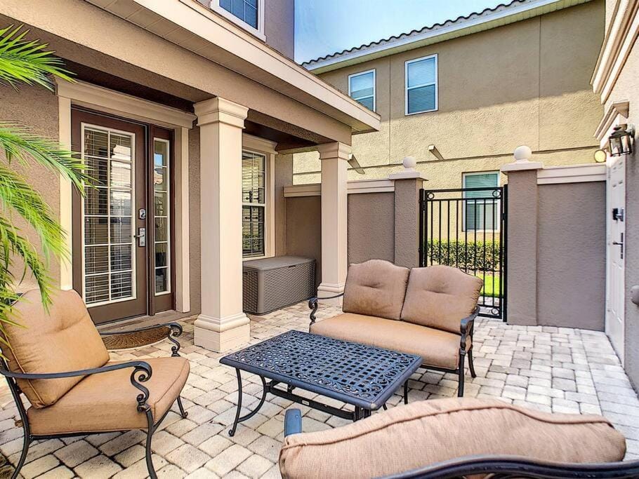 Two King En-Suites …Inside the Prestigious Reunion Resort House in Four Corners